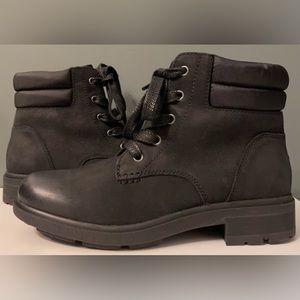 UGG Women's Black Harrison Lace Fashion Boot size 9